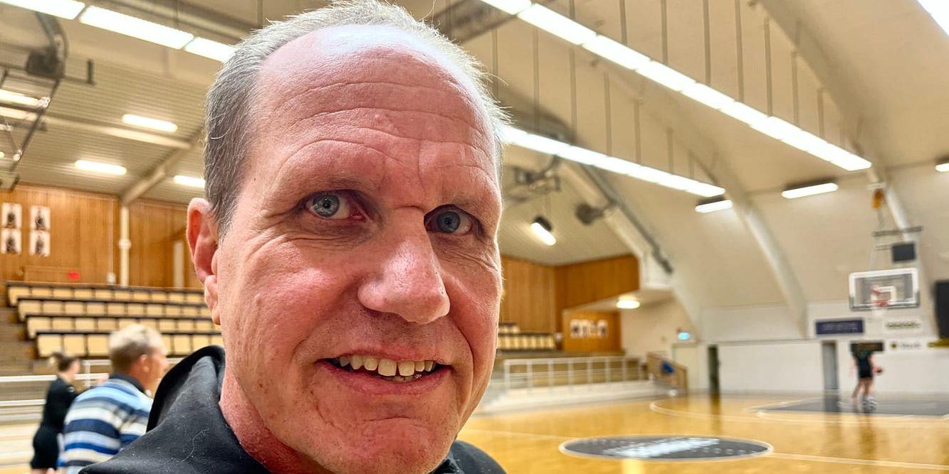 Fredrik Almqvist, coach Mark basket