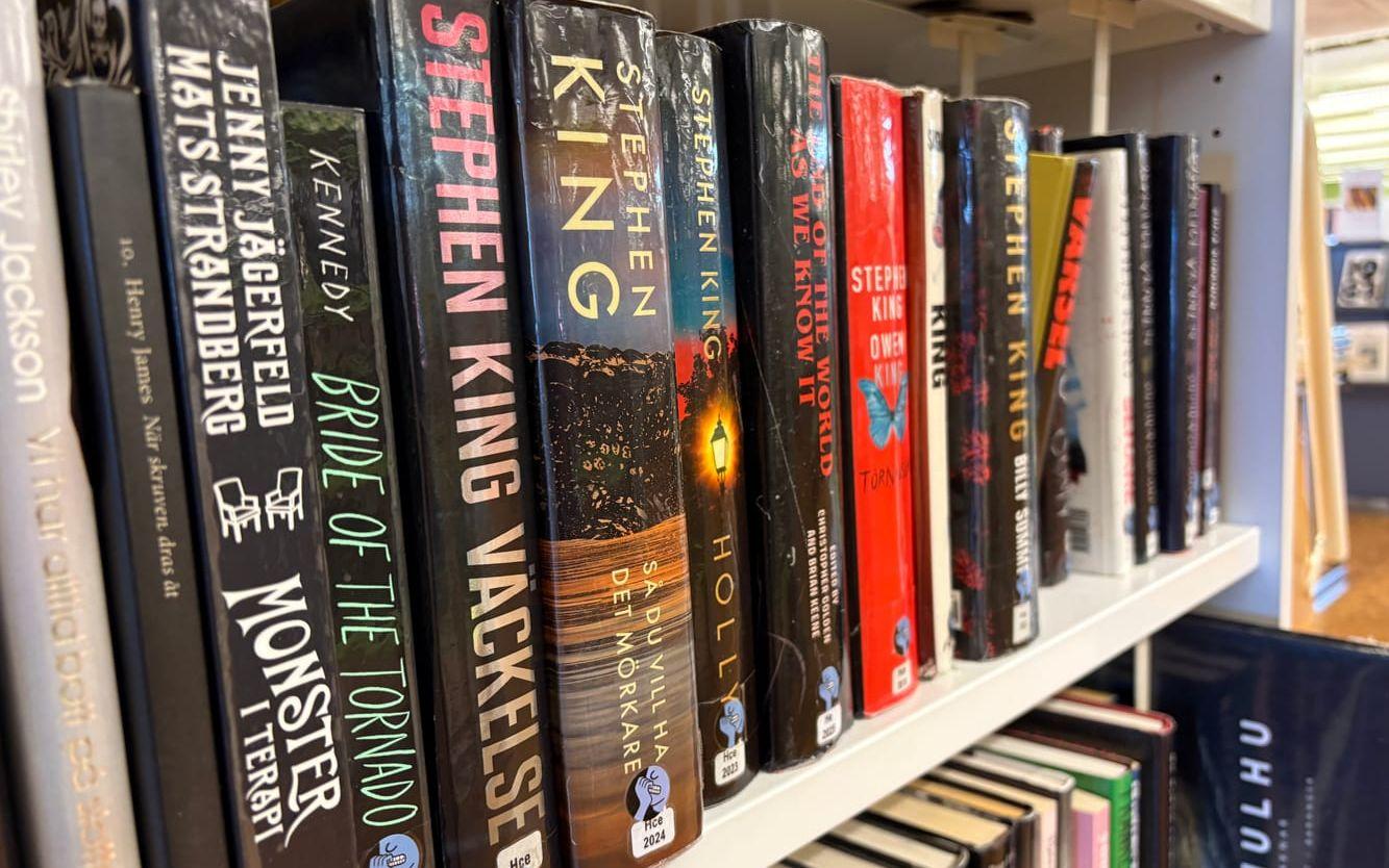 På Kinna bibliotek finns ett hyfsat stort utbud av Stephen King-böcker för den som vågar.