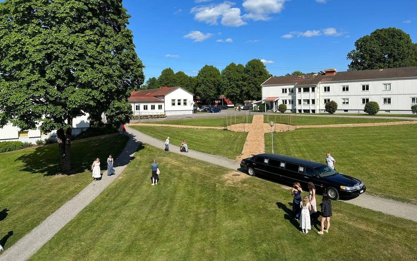 Äntligen dags för den traditionsenliga balen för eleverna på Strömma Naturbrukscentrum i Sätila.