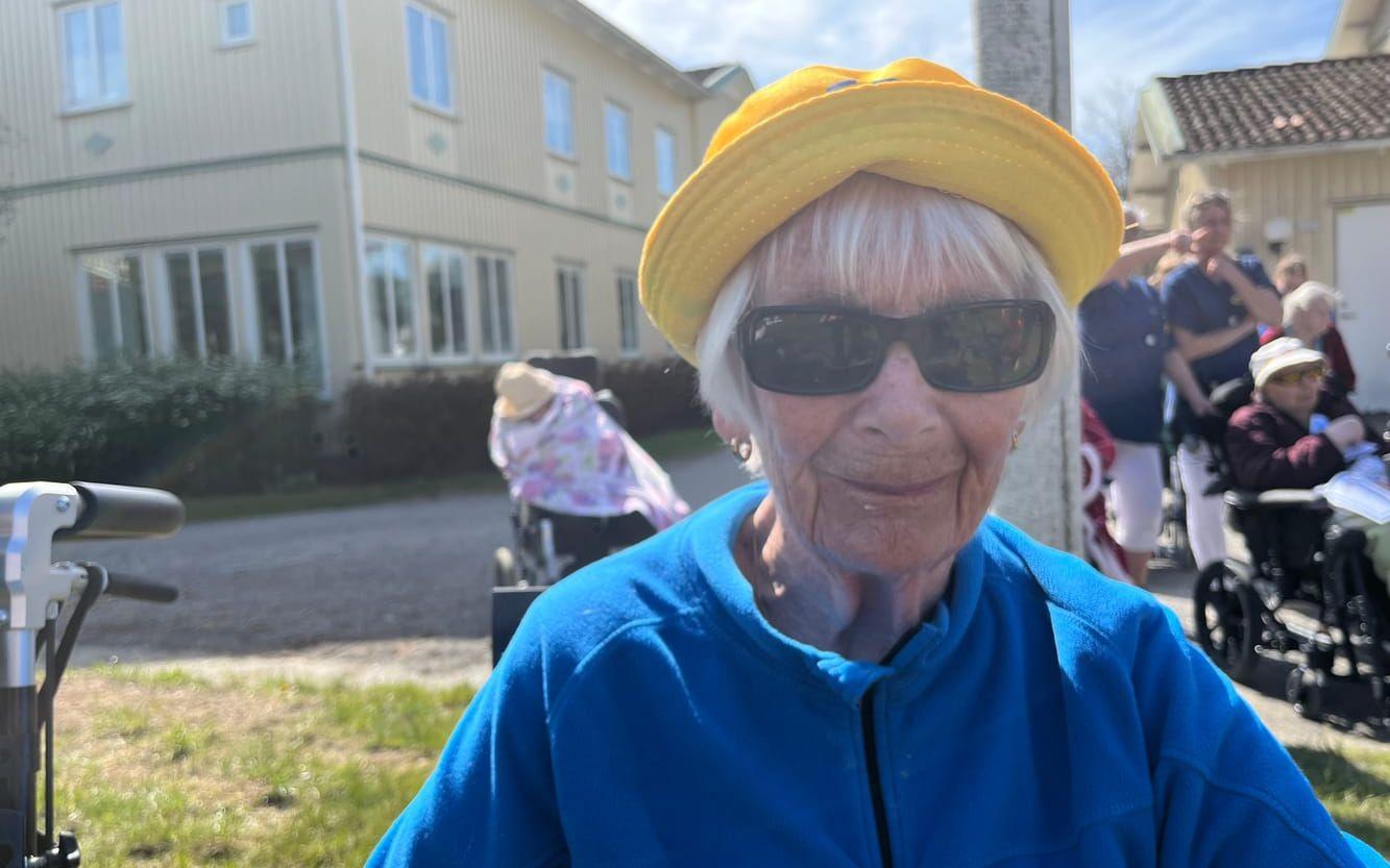 Inger Karlsson, 90, var först i mål för egen maskin av de äldre. Hon har bott i 88 år i Öxabäck, de senaste två åren på Kullabyn i Torestorp.
