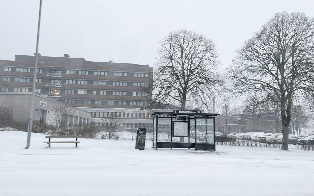 Snöovädret ledde till en del inställda avgångar i kollektivtrafiken i Marks kommun.