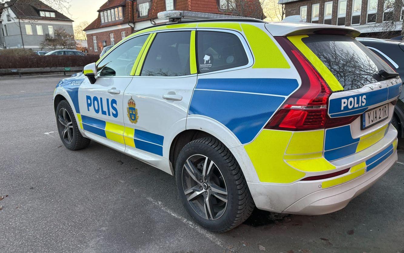 Polisen ryckte under tisdagsmorgonen ut till Kinna.