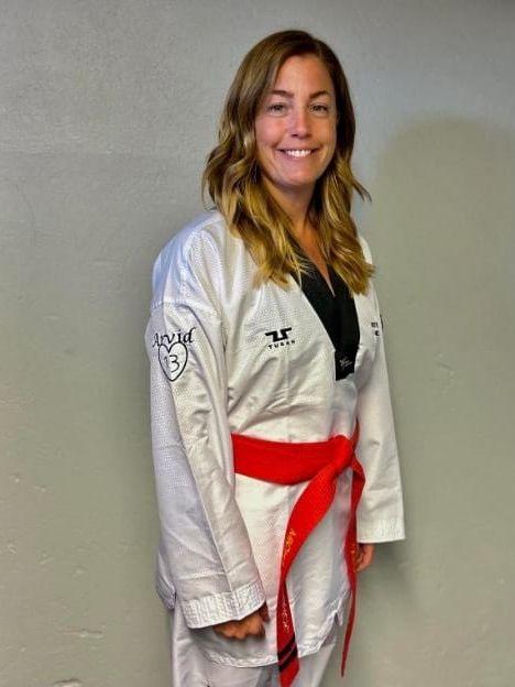 Michaela Särnbäck är tränare och tävlande i Marks Taekwondoklubb.